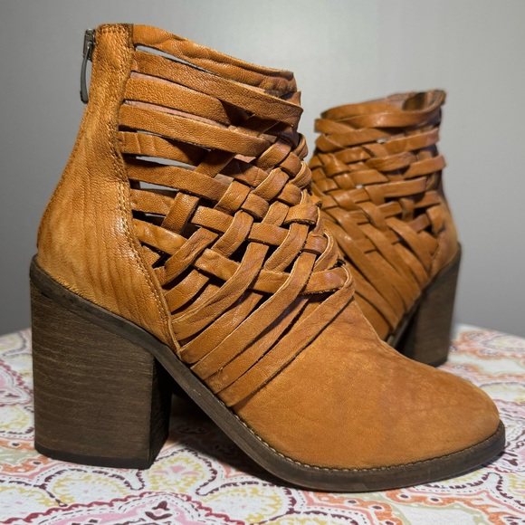 𝐅𝐑𝐄𝐄 𝐏𝐄𝐎𝐏𝐋𝐄 Boho Ankle Booties - Picture 5 of 15